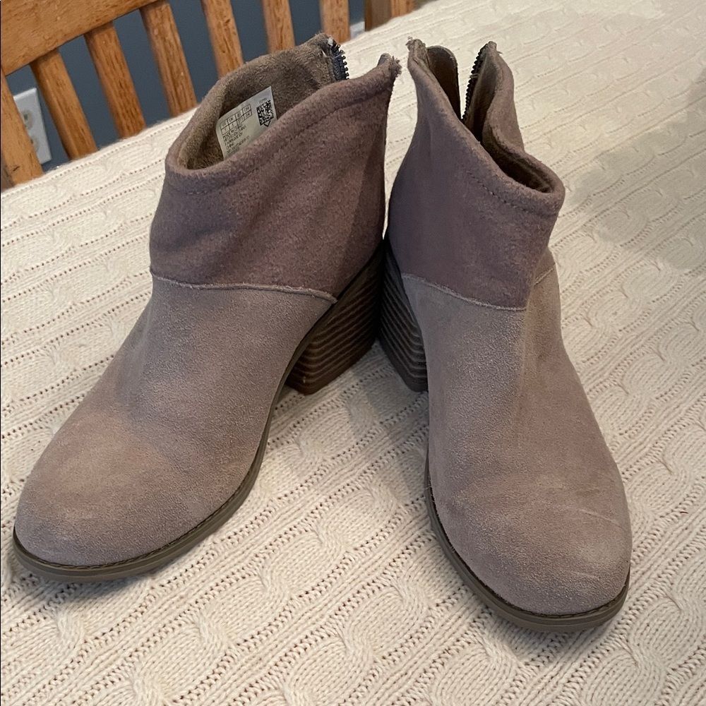 Women’s 7 Toms Lacy booties Desert Taupe 2 tone faux suede/felt back zipper heel